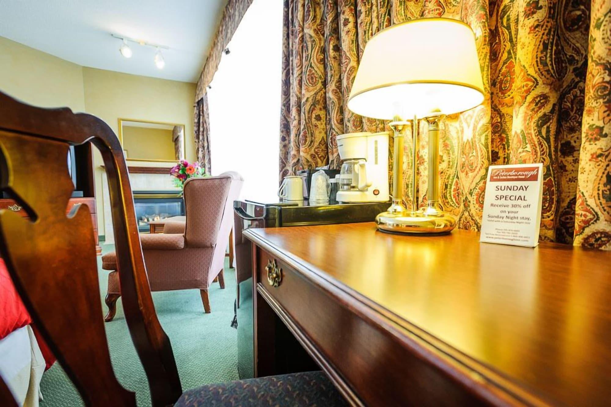 Peterborough Inn & Suites Hotel Esterno foto