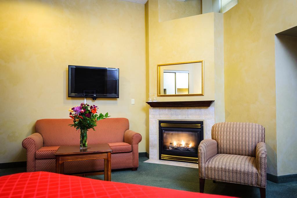 Peterborough Inn & Suites Hotel Esterno foto