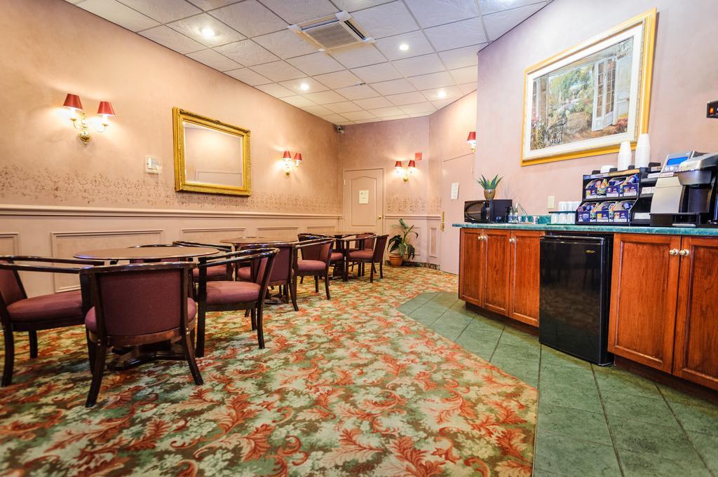 Peterborough Inn & Suites Hotel Esterno foto