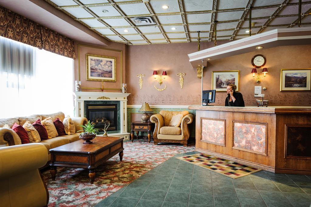 Peterborough Inn & Suites Hotel Esterno foto