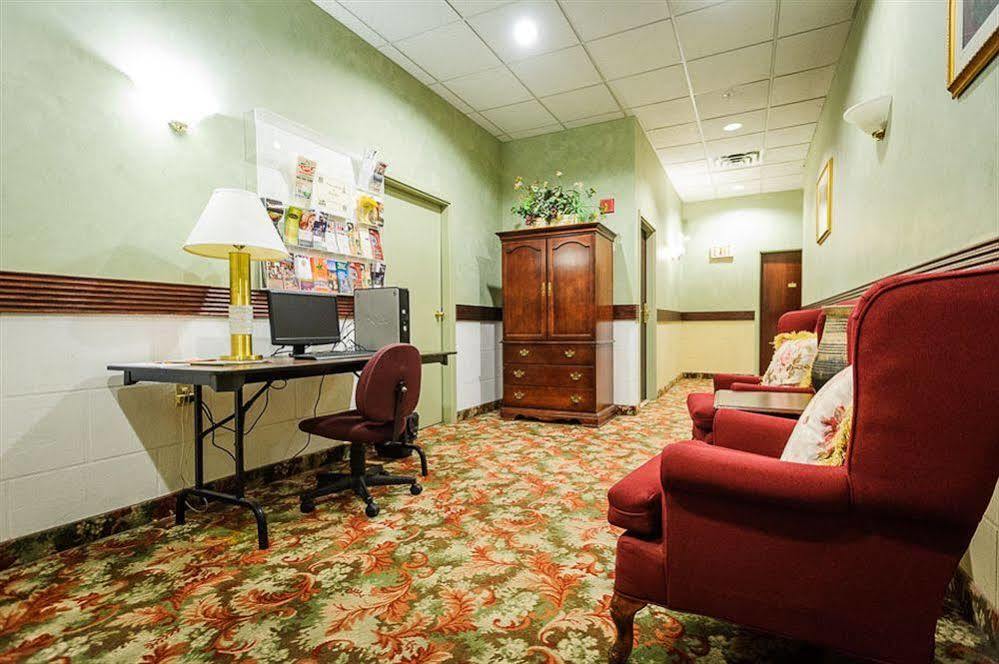 Peterborough Inn & Suites Hotel Esterno foto